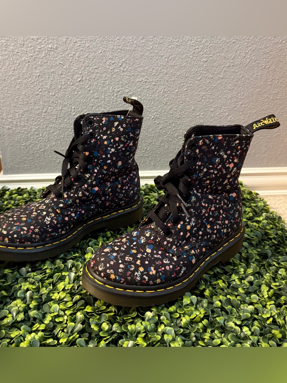Dr. Martens Page Black Floral Lace-Up Boots Multicolor Print EU 37 women’s 6